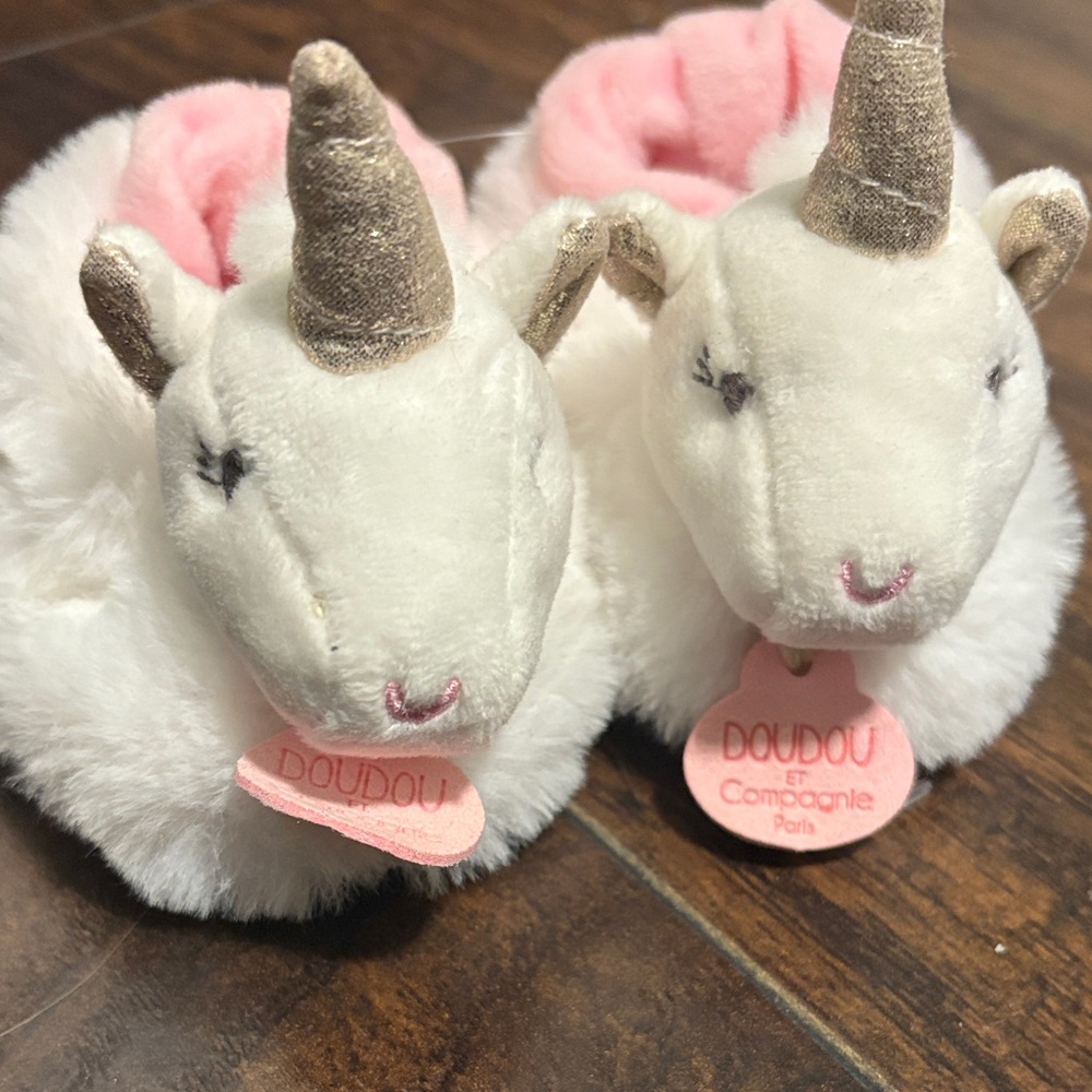 Doudou et Compagnie Plush Unicorn Slippers for babies -NEW (no box)